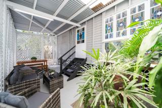 Palm Grove Cottage and Private Studio - 8