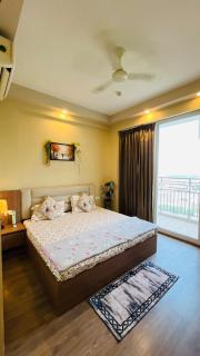Nestora Stays Near Expo mart Omaxe ITC Greater Noida - 1