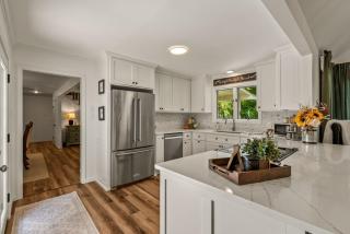 Creekside Farmhouse Retreat - 4