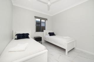 Stylish Stay Near The CBD - 6