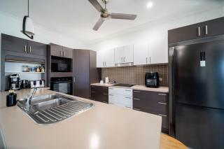 Relaxing 4BR Family Escape - 2