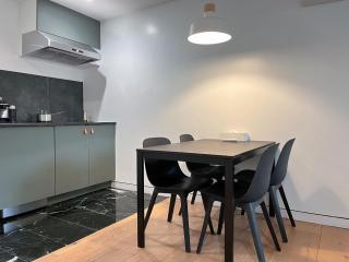 Cozy and Modern Stay in Brooklyn - C - 9