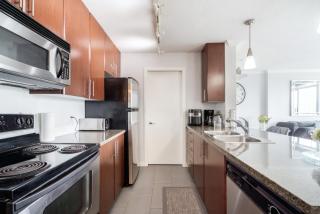 1BR Downtown Hub - Stadium Parks & Skyline Views - 6