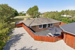 Summer House With Shelter And Water View - 7