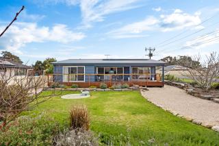 A Swell Time - Spacious Garden Haven by the Coast - 0