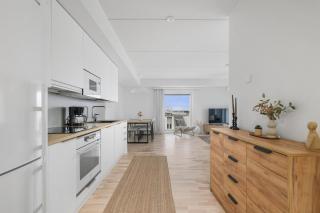 New 2BR Apt with Sauna with Stunning Views - 9