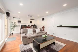 Comfort Spacious 2-BR Suite in Arbutus - 0