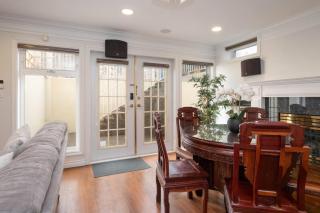 Comfort Spacious 2-BR Suite in Arbutus - 9