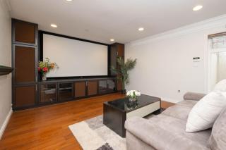 Comfort Spacious 2-BR Suite in Arbutus - 8