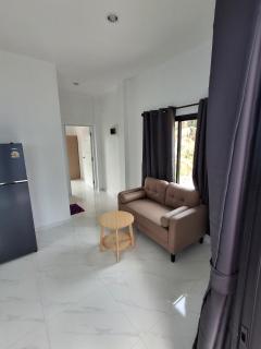 5 minutes to Beaches, Cafes, Shops, 2 Aircons, King Bed - 6