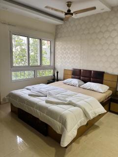 Luxe Three Bedroom Apartment Full flat - 9