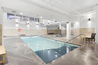 Mountain Bliss Spacious 2BR with Pool and Hot Tub - Canmore - 7