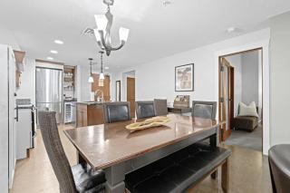 Mountain Bliss Spacious 2BR with Pool and Hot Tub - Canmore - 2