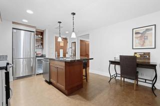 Mountain Bliss Spacious 2BR with Pool and Hot Tub - Canmore - 1