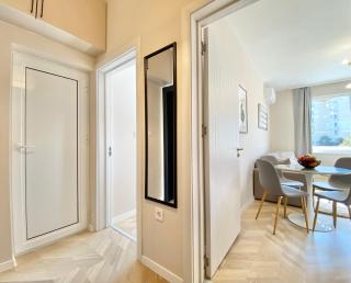 Bright & Cozy Apartment for 6 Guests & Free Stree Parking - 1