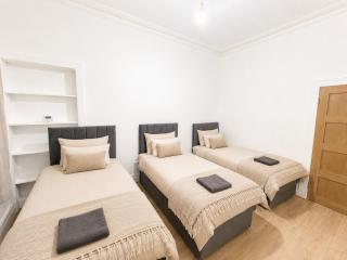5 Bed, Free Parking, Near City Centre - 9