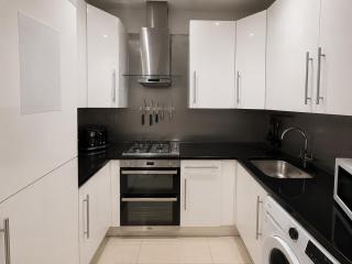 5 Bed, Free Parking, Near City Centre - 7