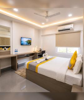 La Riviera Suites - 4