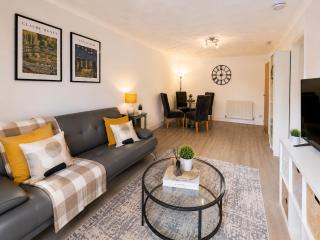 2BR West End, Sleeps 4, Free Parking - 5
