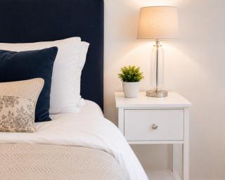 2BR West End, Sleeps 4, Free Parking - 4
