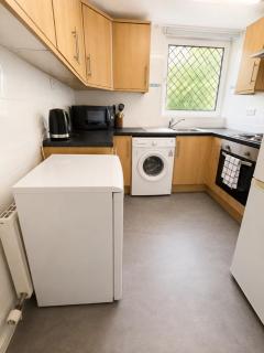 3BR, Free Parking, Near City Centre & Motorways - 7