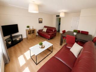 3BR, Free Parking, Near City Centre & Motorways - 4
