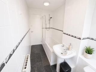 3BR, Free Parking, Near City Centre & Motorways - 1