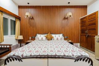 The Bloom Balconies- Cozy Living Above - 4
