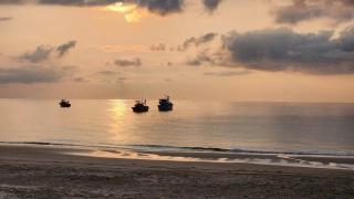 Oceanfront Escape 5BR Pool & BBQ Garden - 4