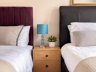 2BR Sleeps 4 - 6