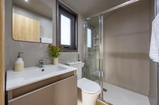 Seaview Wooden Cabin with Jacuzzi - 6