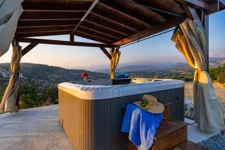 Seaview Wooden Cabin with Jacuzzi - 4