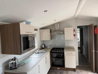 Cabin Sleeps 8 - Free Parking Patio Pool - 1