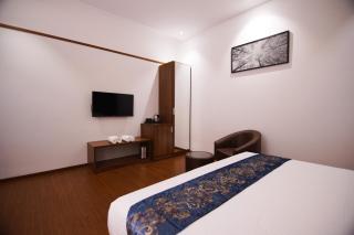 JP Airport Hotel - 8