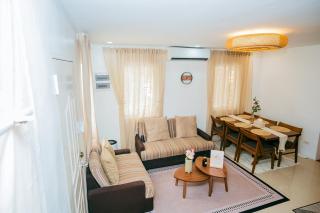 Love, Lourdes Villa - Charming 2-bedroom house w Jacuzzi, Sauna, WiFi, AC &more - 2