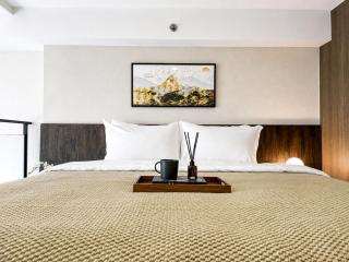 Elegant 1BR Condo - Ultra Fast WiFi - BTS On-Nut - 9