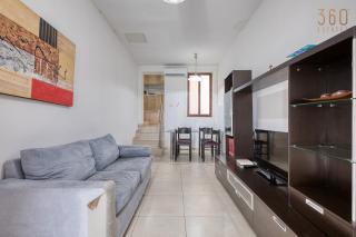 Sliema Central Apartment with Private Street Entrance - 4