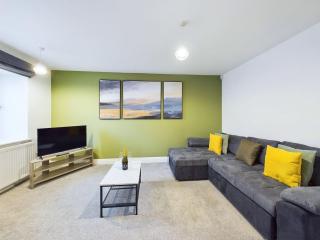 Bredon Court by Signature Stays - Modern - Beach - Parking - 4
