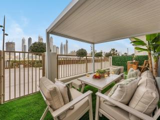 Unique Beach Villa in Dubai Harbour steps to Beach Marina Skyline Views - 0