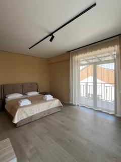 Apartments Domovik квартира на 6 осіб Вокзальна 2В-4 - 2