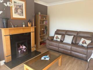 3 bedroom home with sea views from the front - 7