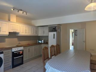 3 bedroom home with sea views from the front - 5