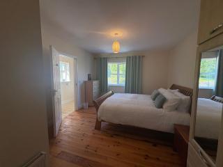 3 bedroom home with sea views from the front - 1