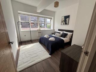 Stylish 2 bed 2 bath City Centre Apartment with Parking - 7
