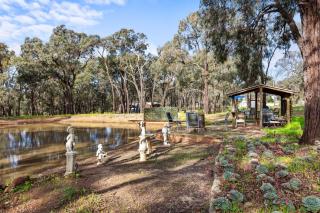 Peaceful 6-Acre Grampians Ridge Retreat Sleeps 10 - 6