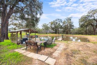 Peaceful 6-Acre Grampians Ridge Retreat Sleeps 10 - 5