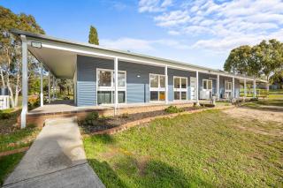 Peaceful 6-Acre Grampians Ridge Retreat Sleeps 10 - 3