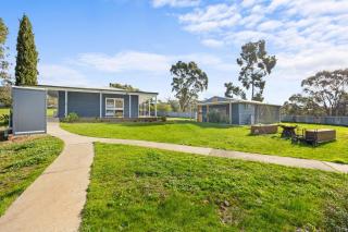 Peaceful 6-Acre Grampians Ridge Retreat Sleeps 10 - 1