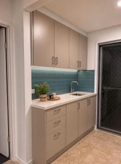 Self-Contained Unit in Highgate Hill - 8