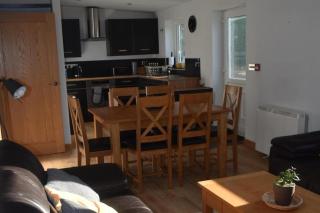 Pet friendly Cabin Sleeps 6 with Parking and Garden - 9